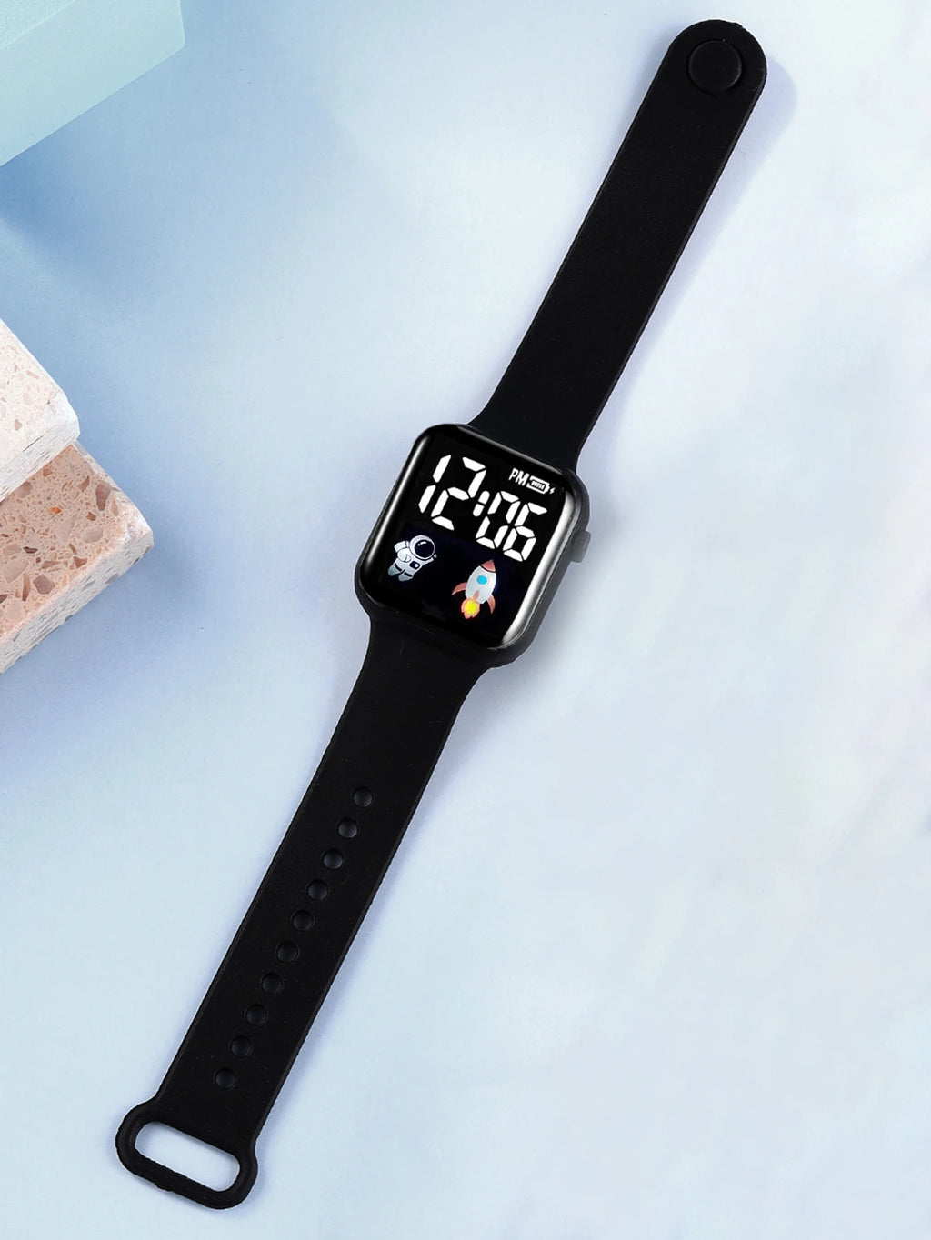 Digitale Kinderuhr mit Astronauten-Design & Herzdekor – Silikon, 40 mm Shoppingdorf
