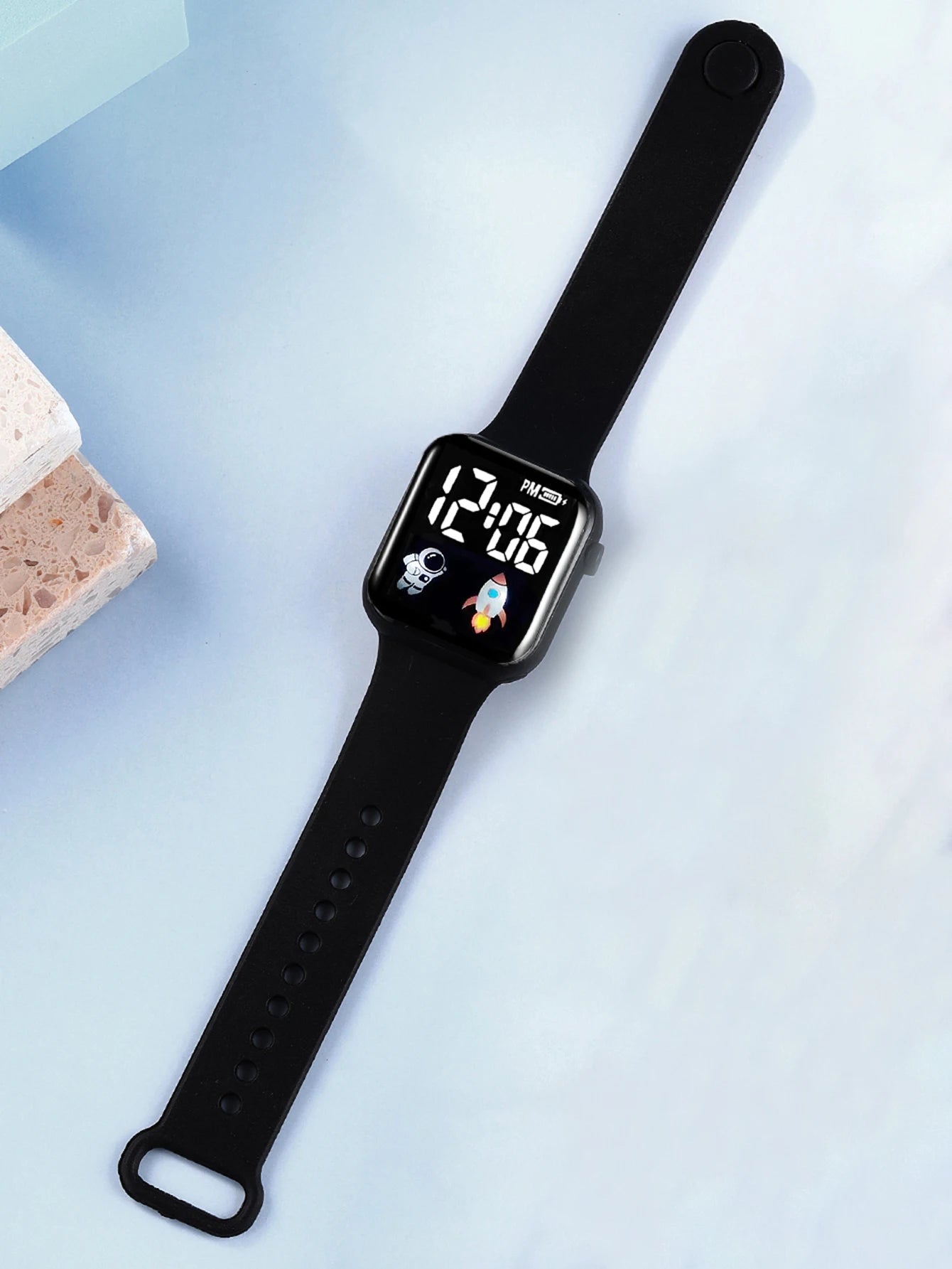 Digitale Kinderuhr mit Astronauten-Design & Herzdekor – Silikon, 40 mm Shoppingdorf