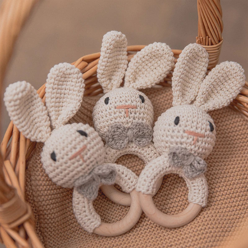 Baby Beißring & Rassel aus Holz – Häkeltiermotiv, BPA-frei Spieldorf