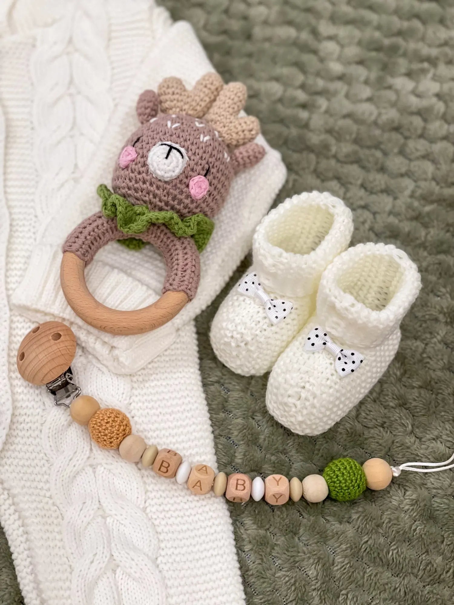 Baby Beißring & Rassel aus Holz – Häkeltiermotiv, BPA-frei Spieldorf